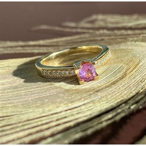 Kleopatra Ring i 14 kt. guld med pink safir | 7535,40P